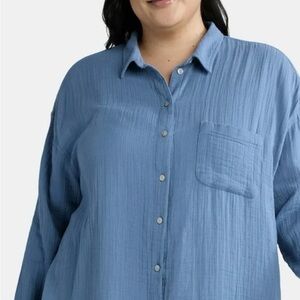 Time and Tru Women's Textured Blue Button-Down Shirt
